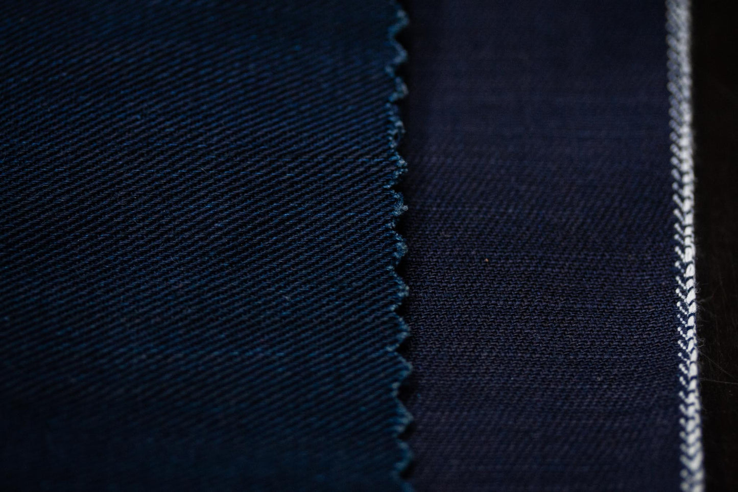 L-016 Indigo Futterstoff (7 oz) – Stoffrolle mit sichtbarer Webkante