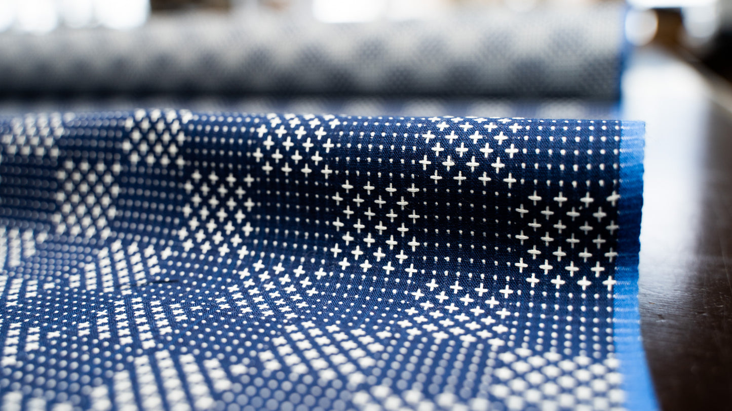 Indigo Sashiko Selvage Canvas (5,1 oz) – Stoffrolle mit sichtbarer Webkante und Köperstruktur